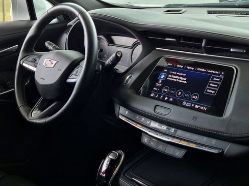 Used 2021 Cadillac XT4 Premium Luxury w/ Cold Weather Package FWD image 21