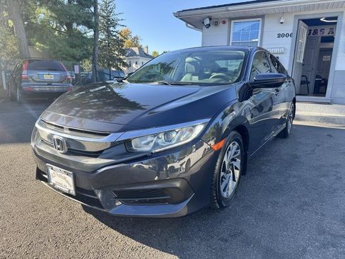 Used 2018 Honda Civic EX image 3