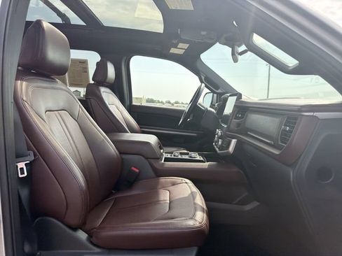 Used 2024 Ford Expedition Limited AWD/4WD image 18