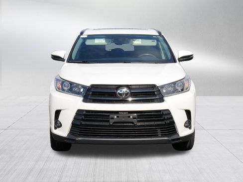 Used 2019 Toyota Highlander SE AWD/4WD image 2
