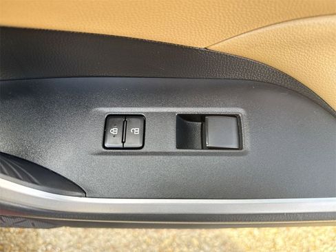 Used 2022 Toyota RAV4 LE image 32