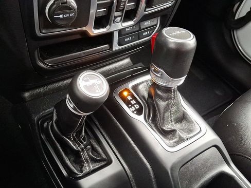 Certified 2022 Jeep Gladiator Overland w/ LED Lighting Group image 15