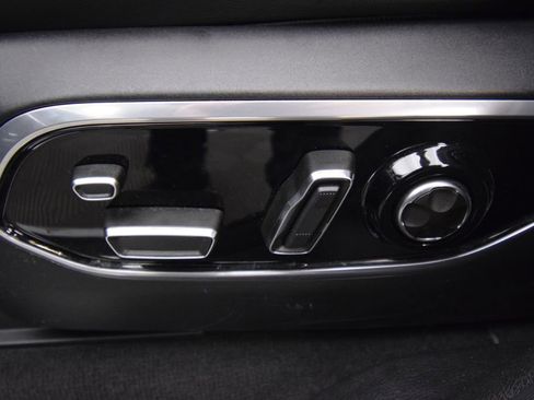 Used 2023 Jeep Grand Cherokee Overland w/ Luxury Tech Group IV AWD/4WD image 29