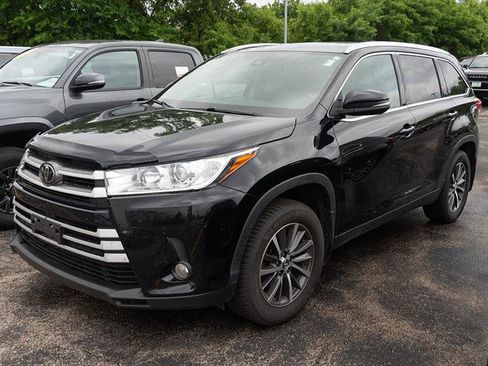 Used 2019 Toyota Highlander XLE AWD/4WD image 4