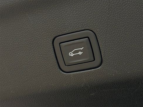 Used 2024 Chevrolet Tahoe Z71 w/ Luxury Package image 31