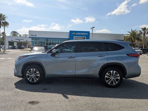 Used 2023 Toyota Highlander XLE image 6