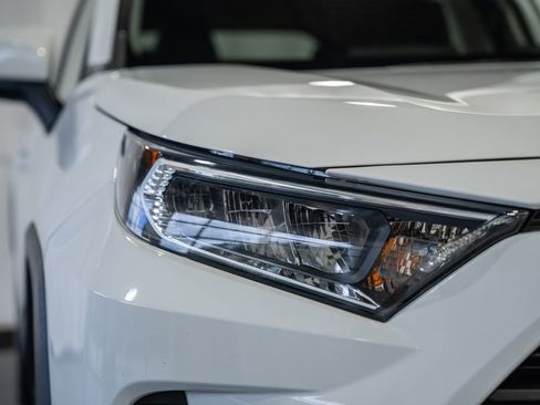 Used 2021 Toyota RAV4 XLE w/ Convenience Package FWD image 11