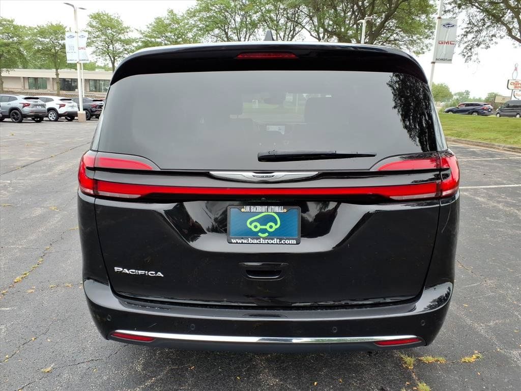 Used 2025 Chrysler Pacifica Select FWD image 6