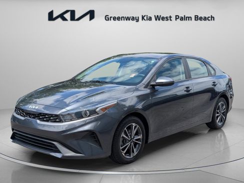 Used 2022 Kia Forte LXS w/ LXS Technology Package image 3