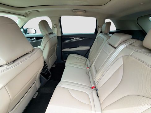 Certified 2023 Lincoln Nautilus Reserve FWD image 25