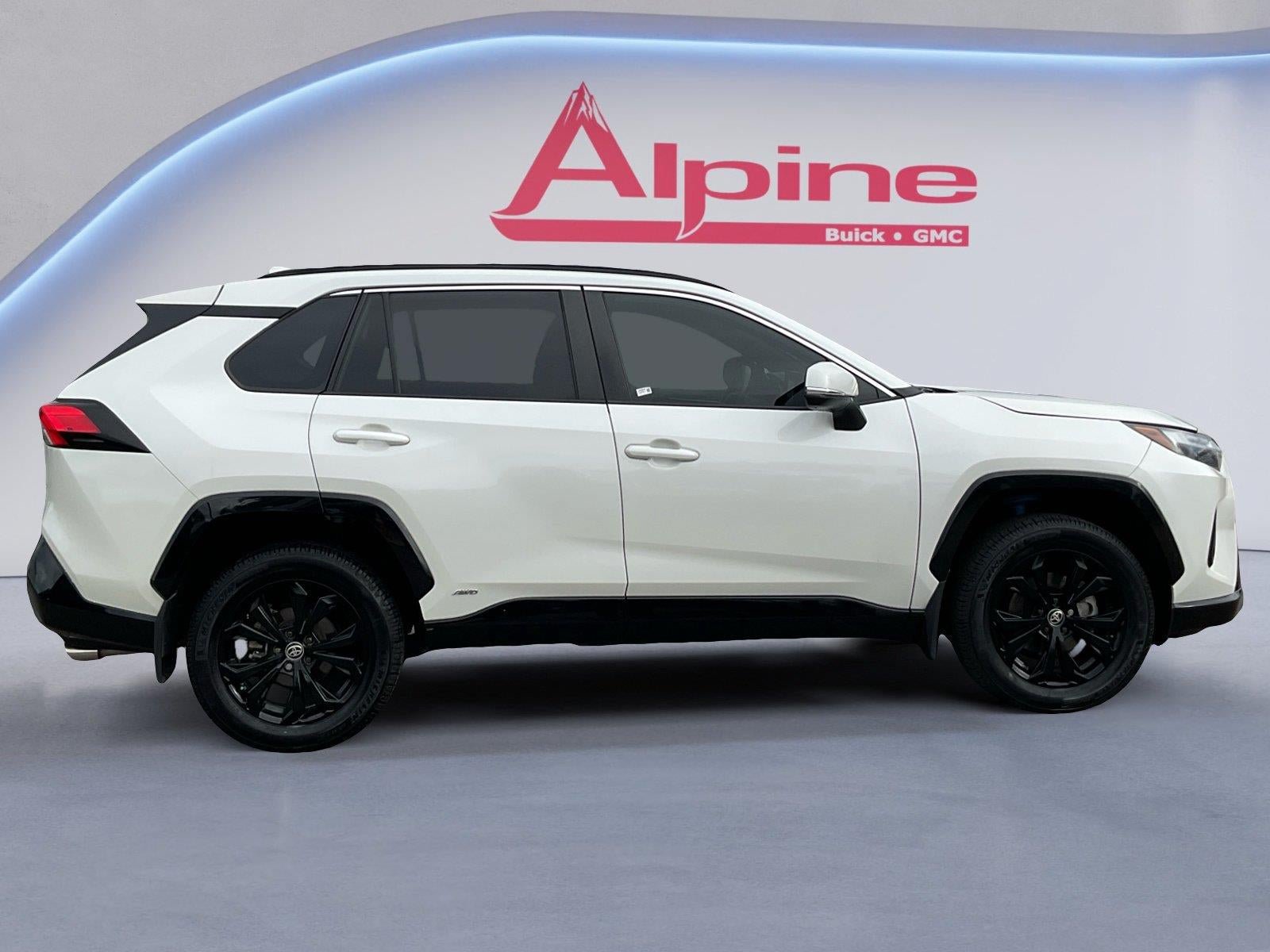 Used 2022 Toyota RAV4 SE w/ Convenience Package AWD/4WD image 6