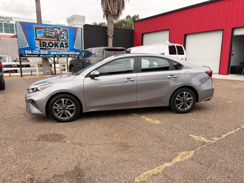 Used 2023 Kia Forte LXS FWD image 3
