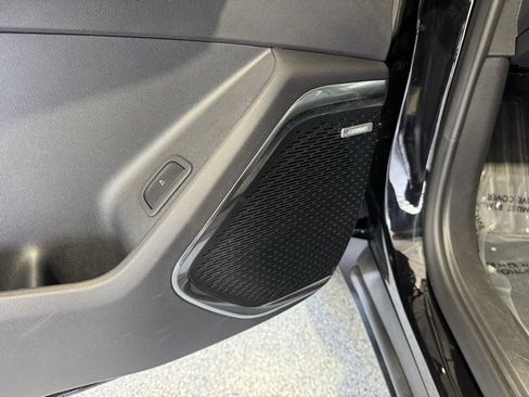 Used 2025 GMC Acadia Elevation image 7