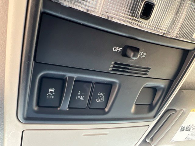 Used 2018 Toyota 4Runner SR5 AWD/4WD image 21