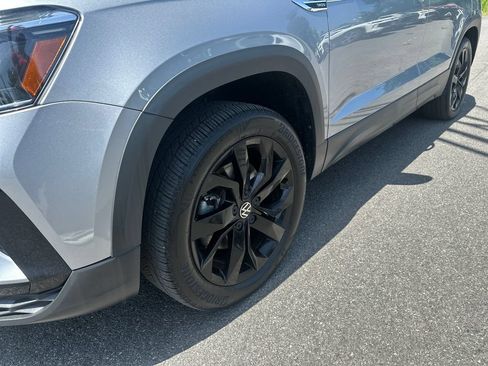 Certified 2023 Volkswagen Taos SE w/ Panoramic Sunroof Package AWD/4WD image 7