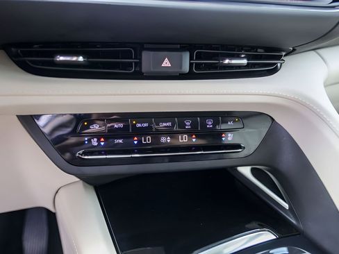 Used 2023 Buick Envision Avenir AWD/4WD image 20
