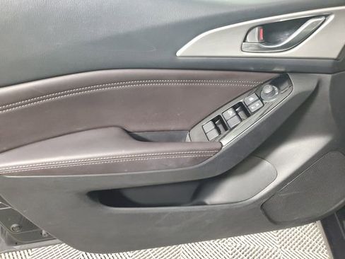 Used 2018 MAZDA MAZDA3 Touring image 18