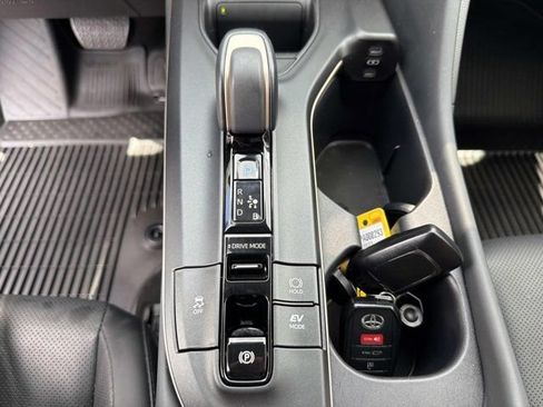 Used 2023 Toyota Crown AWD/4WD image 30