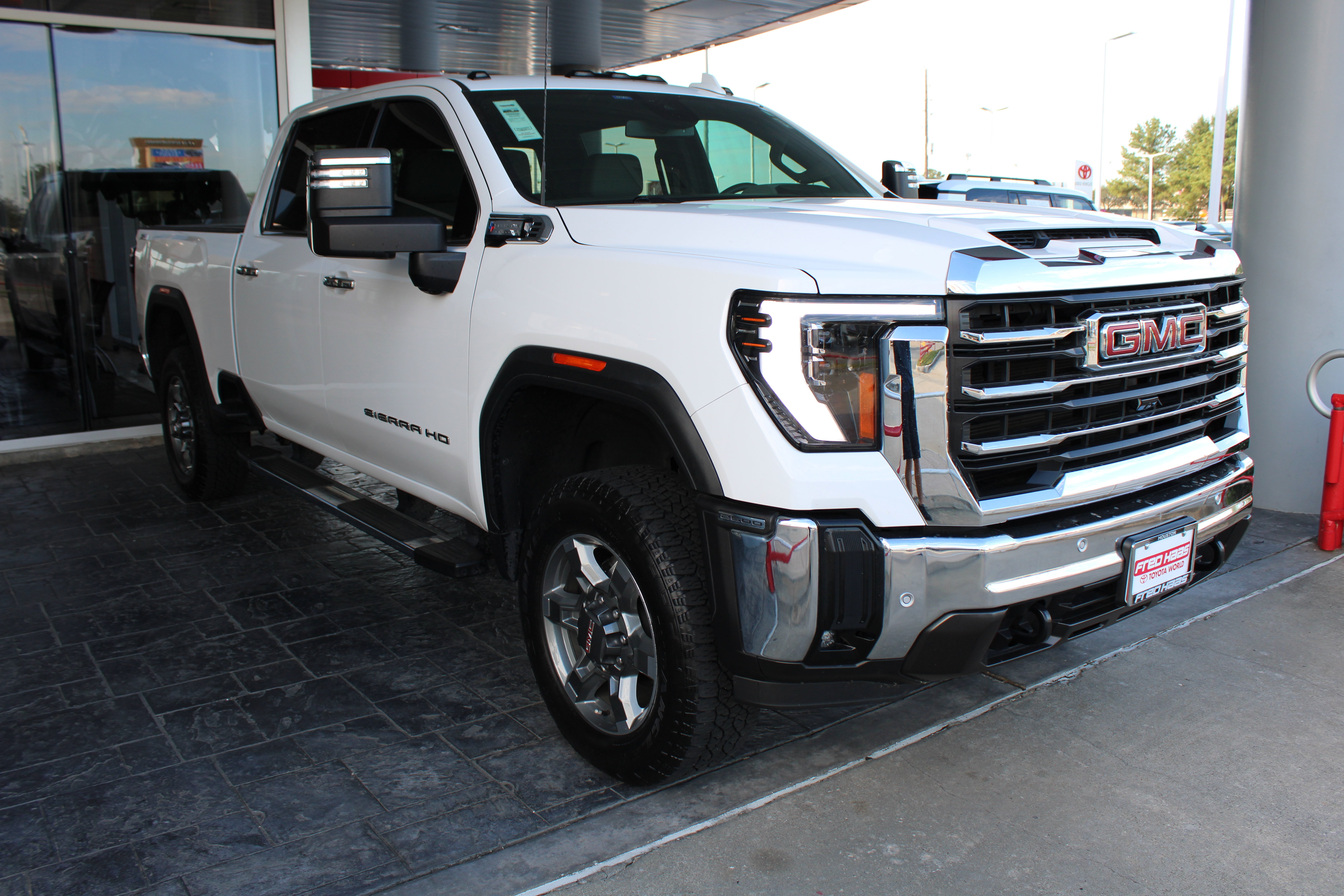 Used 2025 GMC Sierra 2500 SLT w/ Texas SLT Premium Package AWD/4WD image 4