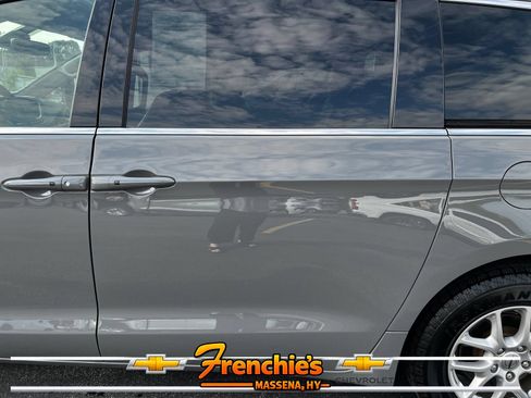 Used 2025 Chrysler Pacifica Select FWD image 8