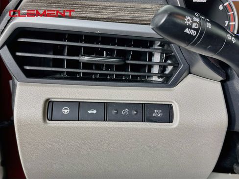 Used 2020 Nissan Altima 2.0 Platinum FWD image 12