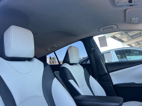 Used 2016 Toyota Prius Three Touring w/ Preferred Accessory Package FWD image 16