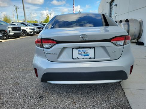 Used 2021 Toyota Corolla LE FWD image 5