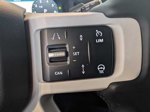 New 2026 Land Rover Defender 130 X-Dynamic SE image 17