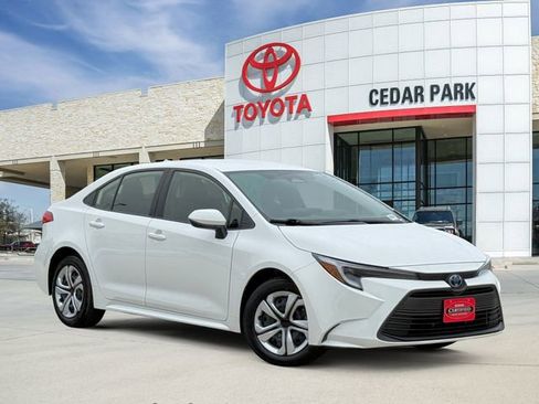 Used 2025 Toyota Corolla LE w/ Carpet Mat Package (TMS) FWD image 1