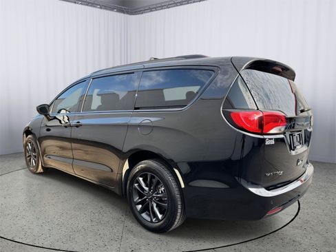 Used 2020 Chrysler Pacifica Touring-L AWD/4WD image 10