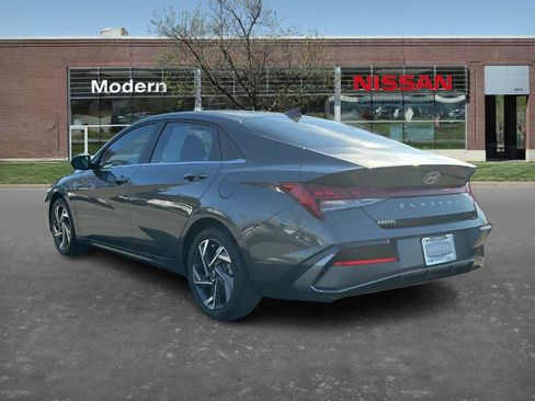 Used 2024 Hyundai Elantra SEL w/ Convenience Package image 2