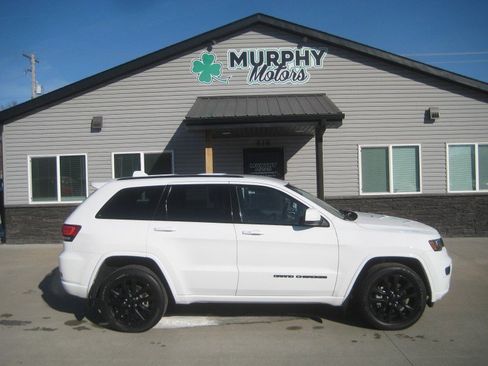 Used 2021 Jeep Grand Cherokee Laredo X image 1