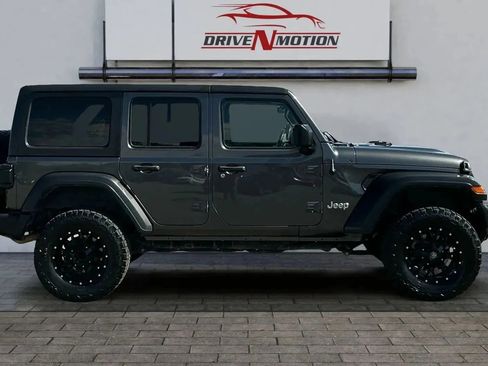 Used 2018 Jeep Wrangler Unlimited Sport S image 3