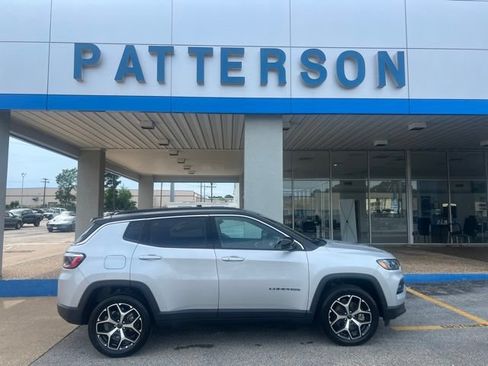 Used 2025 Jeep Compass Limited AWD/4WD image 1