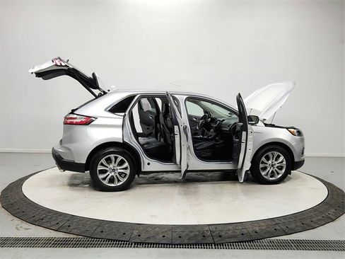 Used 2019 Ford Edge Titanium w/ Equipment Group 301A image 16
