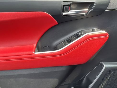 Used 2021 Toyota Highlander XSE image 13