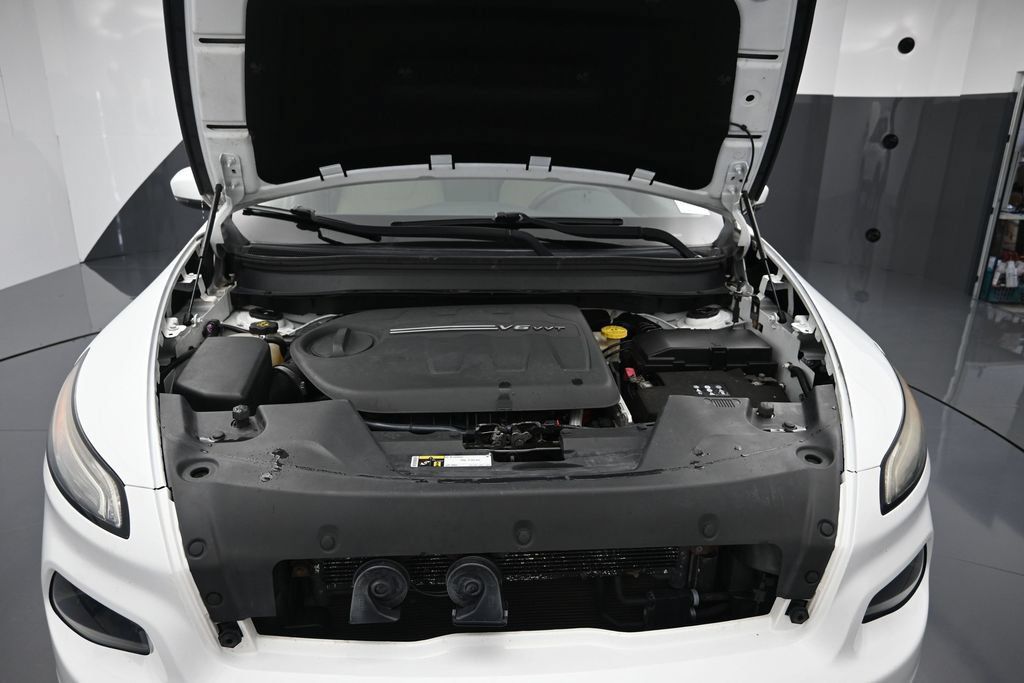 Used 2016 Jeep Cherokee Latitude FWD image 28