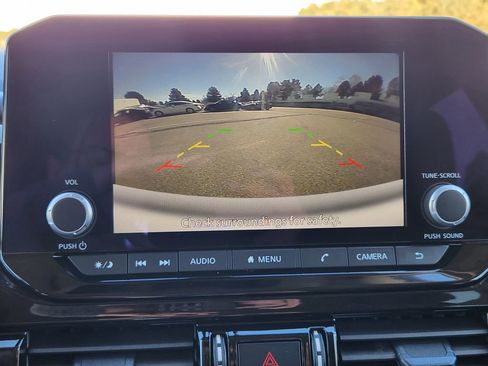 Used 2025 Nissan Pathfinder SV image 23