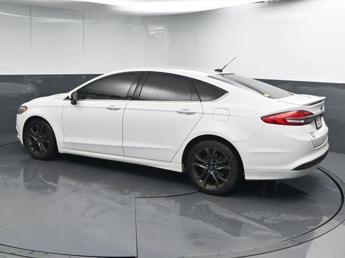 Used 2018 Ford Fusion SE w/ Equipment Group 201A image 6