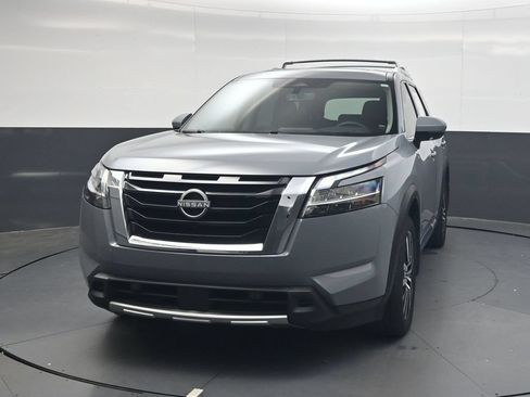 Certified 2024 Nissan Pathfinder Platinum w/ Cargo Package FWD image 14