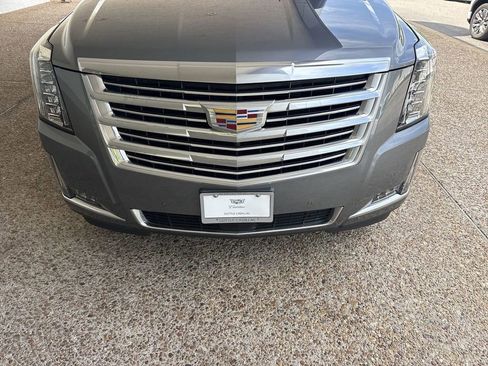 Certified 2019 Cadillac Escalade ESV Platinum AWD/4WD image 32