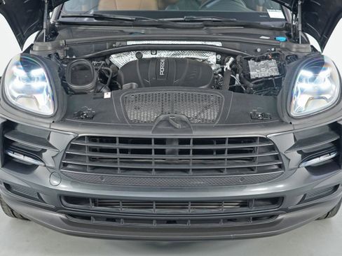 Used 2021 Porsche Macan image 8