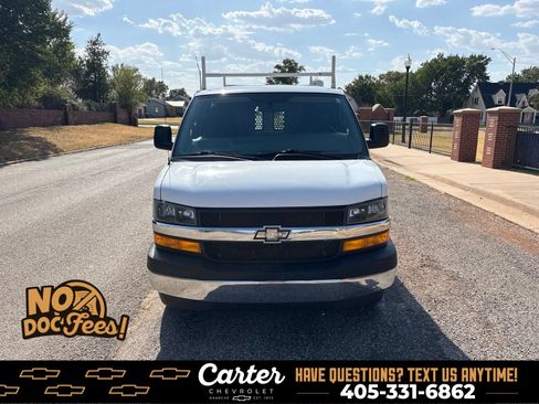 Used 2018 Chevrolet Express 2500 w/ Driver Convenience Package RWD image 3