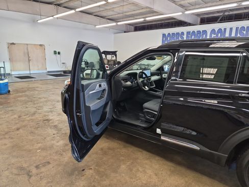 Used 2025 Ford Explorer Active RWD image 8
