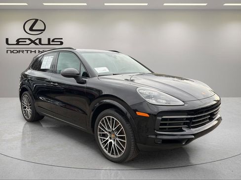 Used 2023 Porsche Cayenne Platinum Edition image 4
