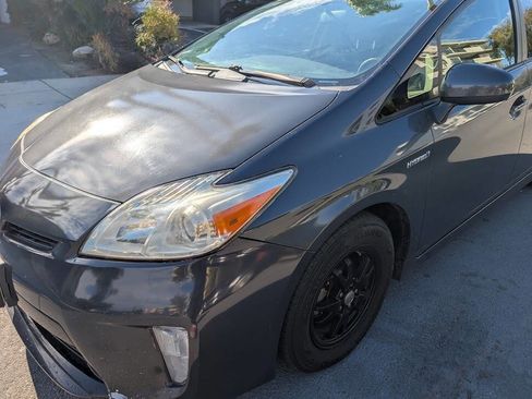 Used 2012 Toyota Prius Three w/ Preferred Accessory Pkg image 2