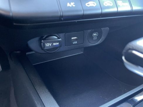 Used 2025 Hyundai Elantra SE image 17