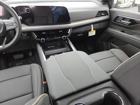New 2025 Chevrolet Suburban Premier AWD/4WD image 34