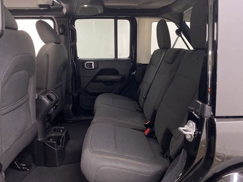 Used 2025 Jeep Wrangler Unlimited Sahara AWD/4WD image 16