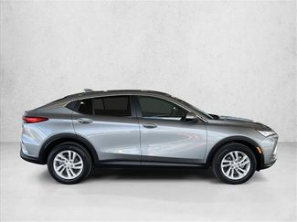 Used 2025 Buick Envista Preferred FWD video 4